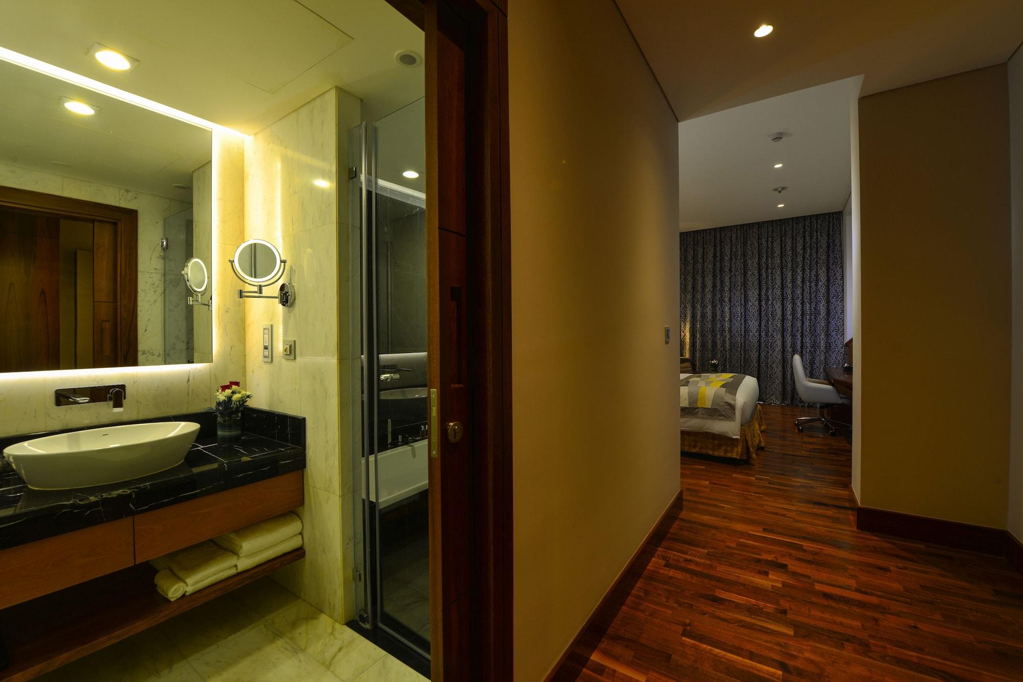 ดิ อเวนิว อะ เมอร์วับ โฮเต็ล Hotel โดฮา ภายนอก รูปภาพ A guest room at the hotel