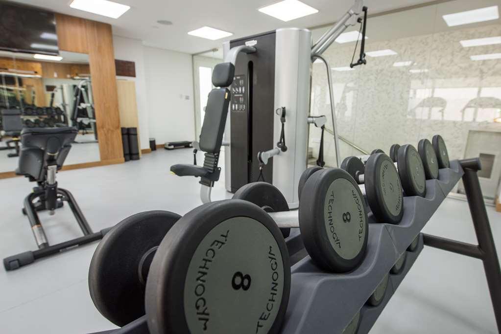 ดิ อเวนิว อะ เมอร์วับ โฮเต็ล Hotel โดฮา สิ่งอำนวยความสะดวก รูปภาพ A set of 8 kg (18 lb) dumbbells